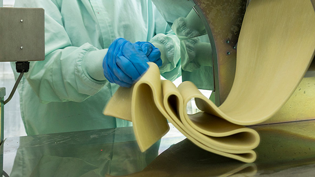 2袋真空ミキサー。生地を作ります。これ以外に、半袋、1袋ミキサーがあります。